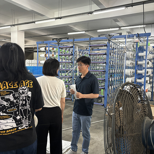 कोरियन ग्राहकांसाठी सानुकूलित विशेष फिल्टर कापड प्लांटला भेट देतात कोरियन ग्राहकांसाठी सानुकूलित विशेष फिल्टर कापड प्लांटला भेट देतात