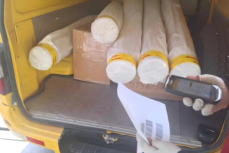 बल्गेरियन क्लायंटला उच्च-दर्जाच्या अँटी-स्टॅटिक फिल्टर फॅब्रिकची यशस्वी वितरण